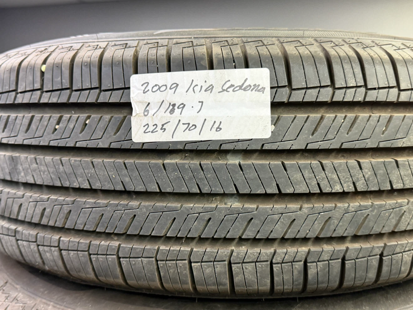 Set of 4 Kia Sedona Tires and Rims - photo 2