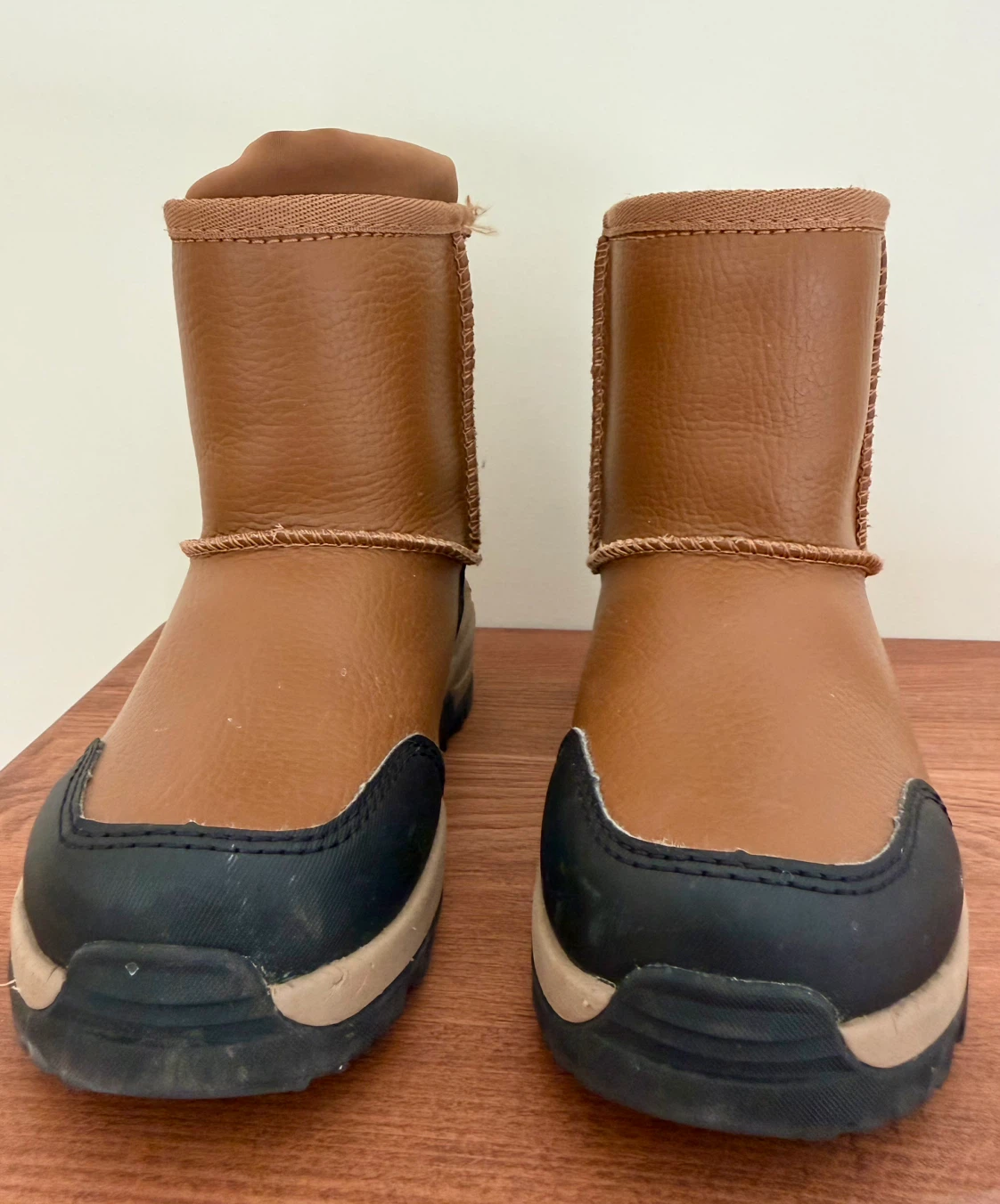 UGG Kids Adirondack Pull-On Boots Chestnut Size 10