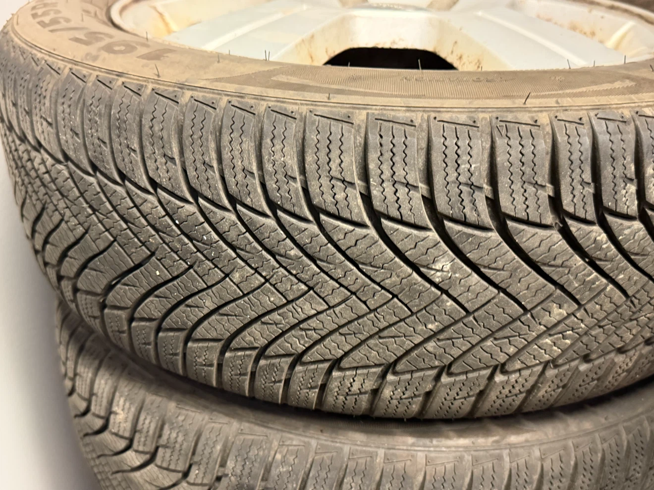 Set of 4 Ford Winter Tires and Rims - photo 2