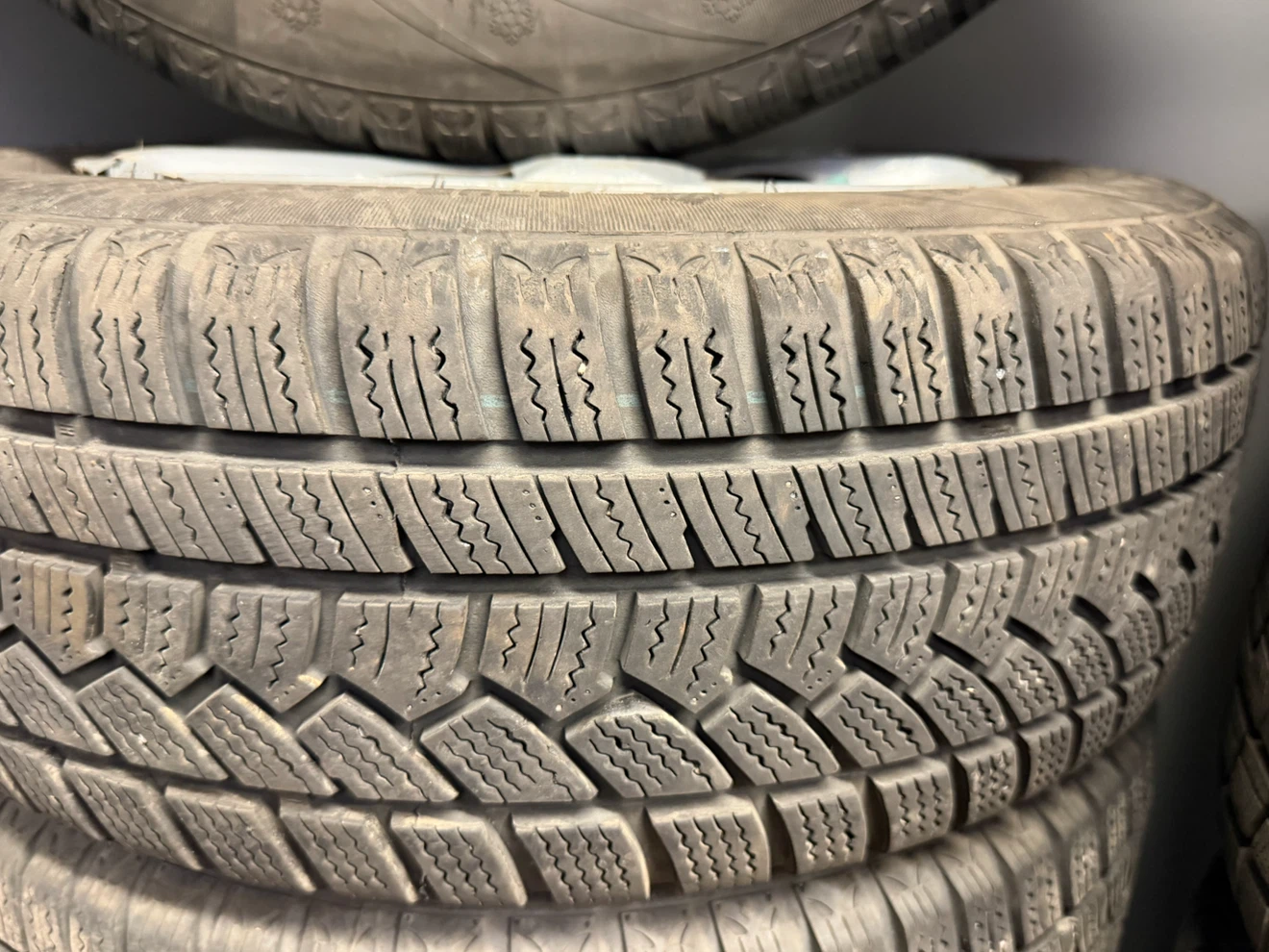 Set of 4 Winter Tires with Hyundai Rims - photo 2
