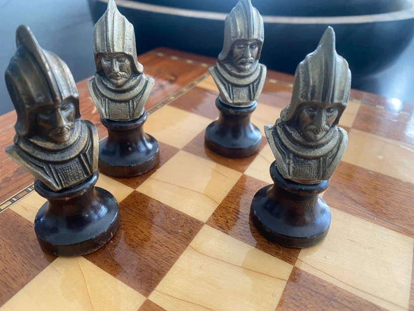 Vintage E.S. Lowe's Chess Set with Wooden Board - photo 2