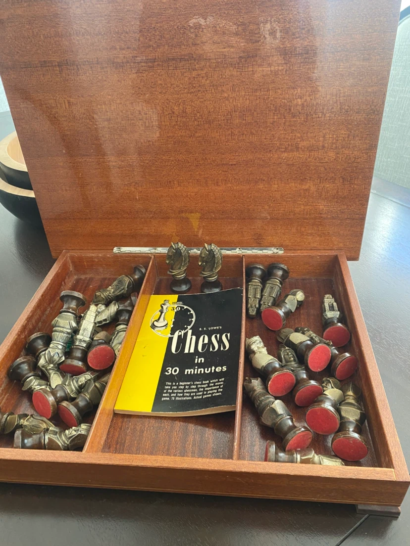Vintage E.S. Lowe's Chess Set with Wooden Board - photo 3