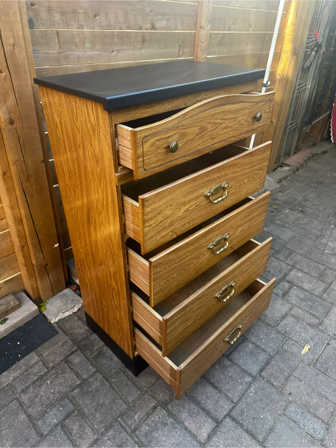 Solid wood 5‑drawer dresser in great condition. - photo 3