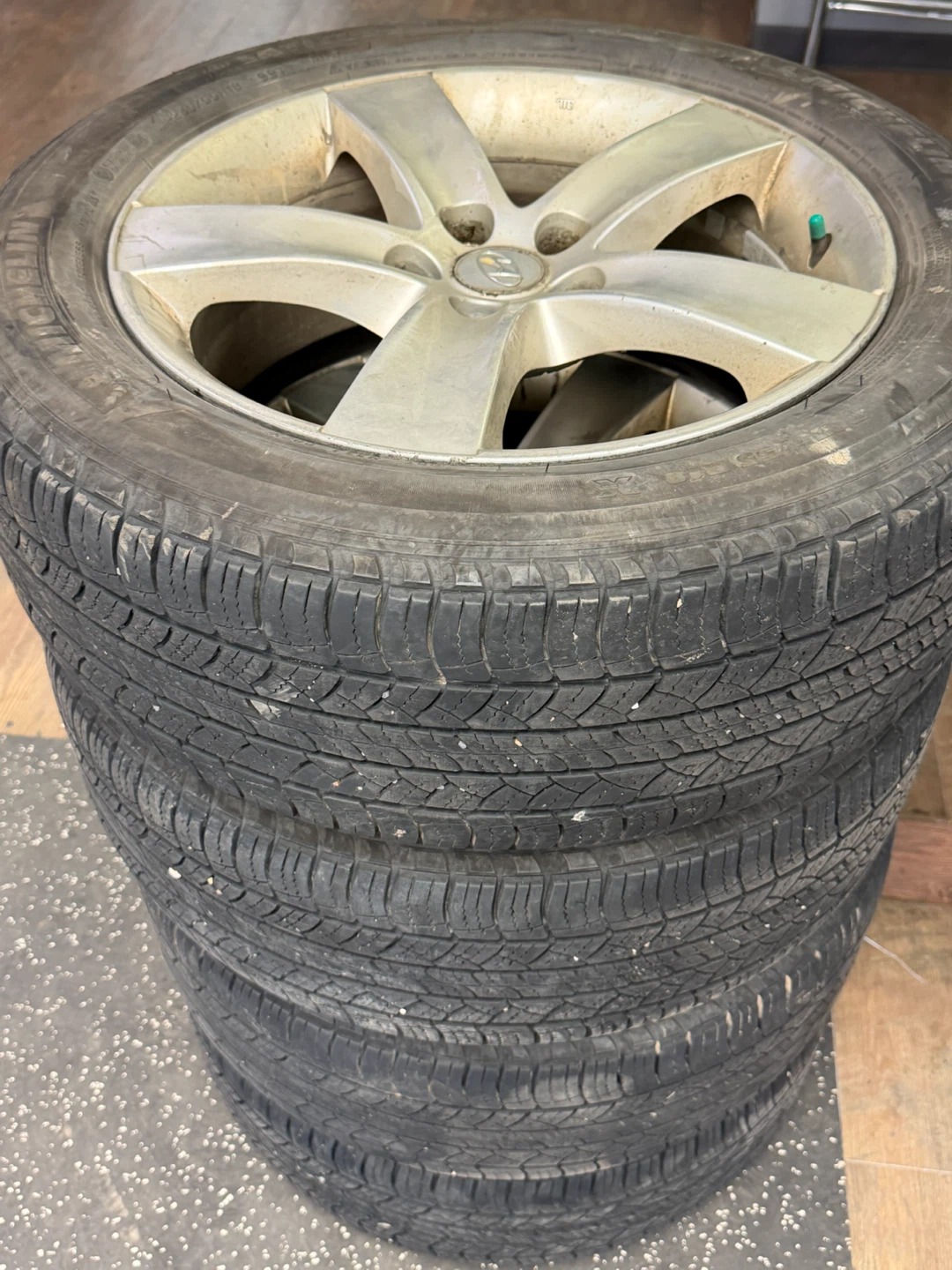 Set of 4 Michelin Latitude Tour Tires with Hyundai Rims - photo 2