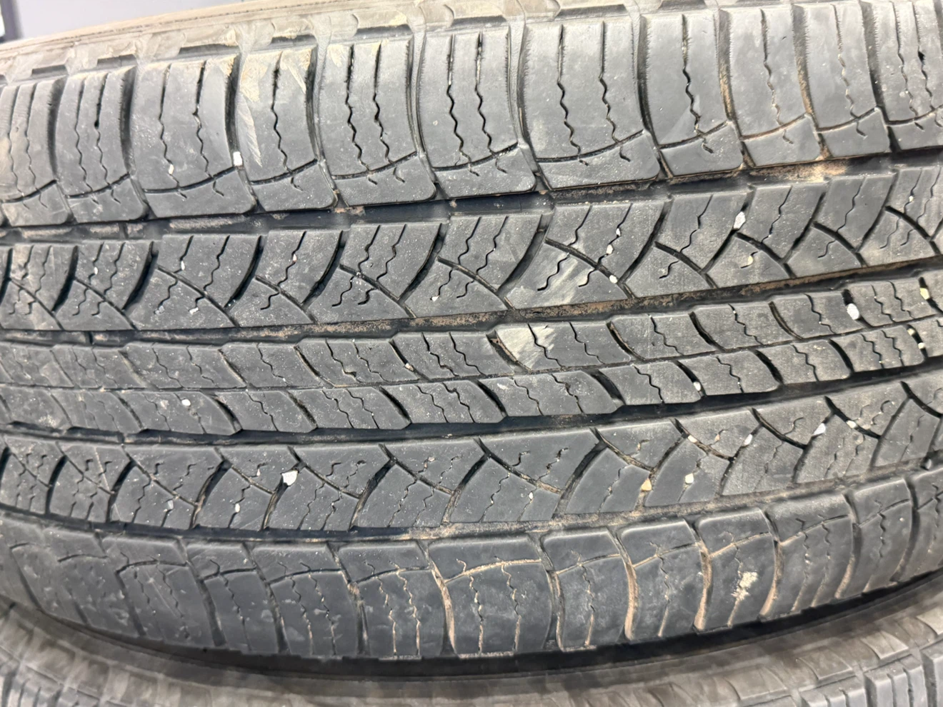 Set of 4 Michelin Latitude Tour Tires with Hyundai Rims - photo 3