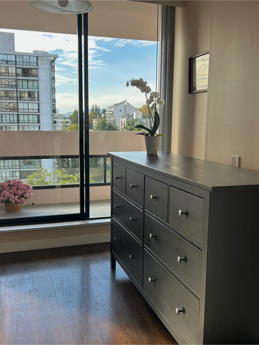 8-Drawer Dresser Black