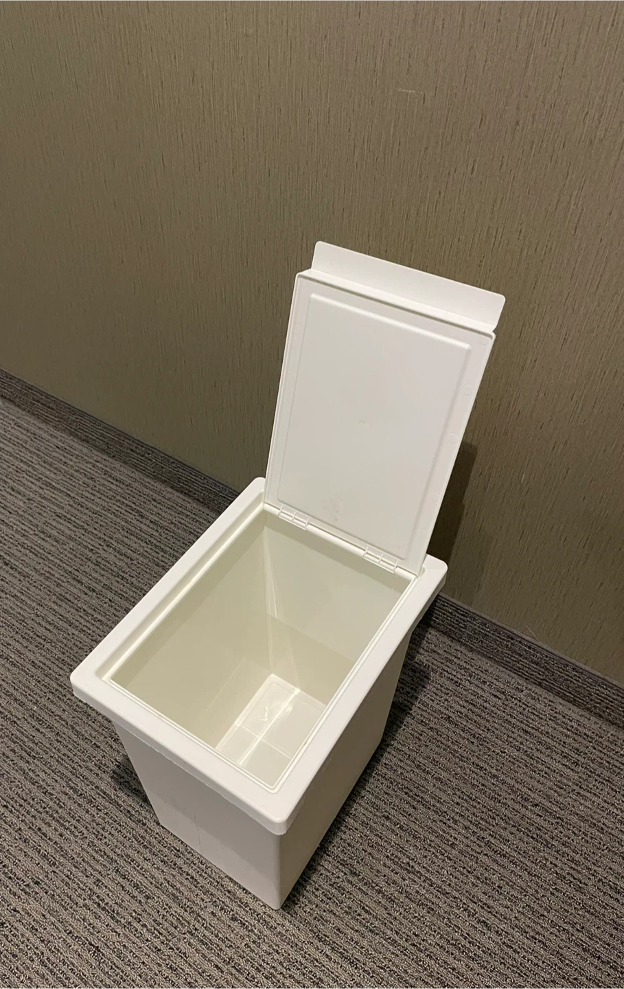 White Plastic Waste Bin - photo 4