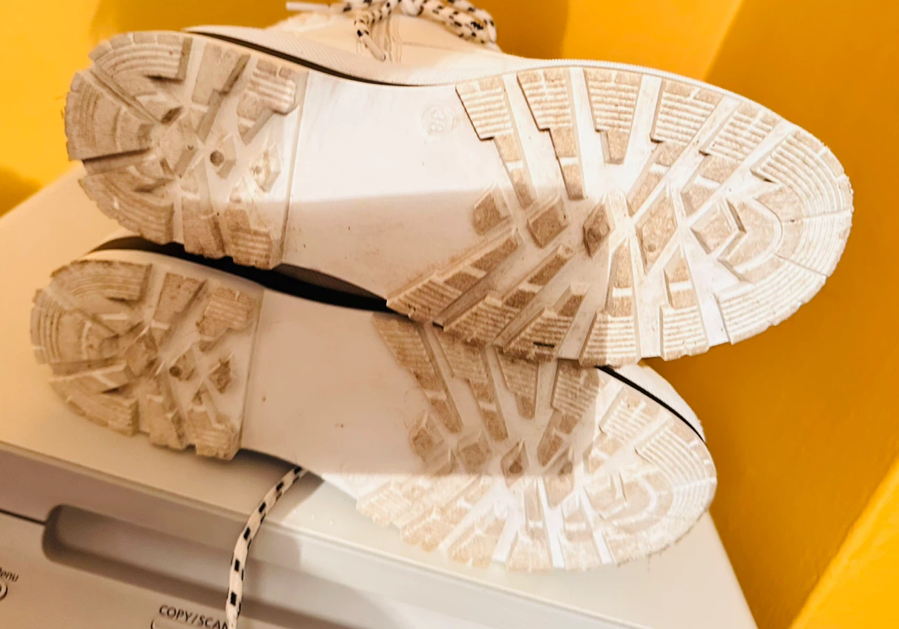 White Faux Fur Lined Lace-Up Boots - photo 4