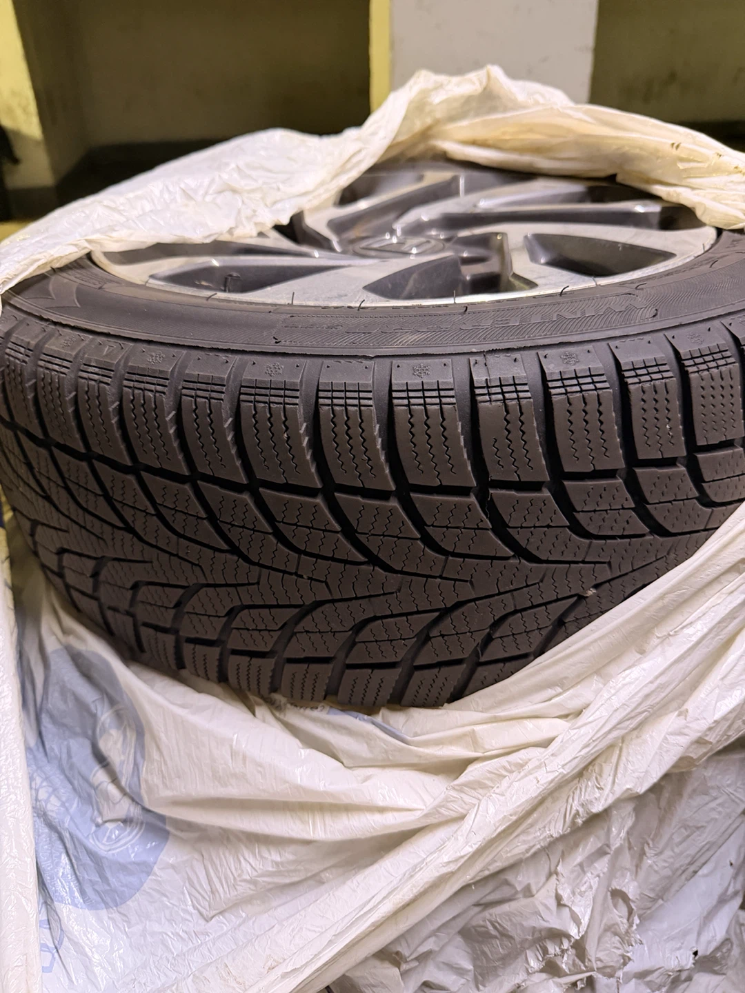 Set of 4 Honda Winter Tires and Rims - photo 2