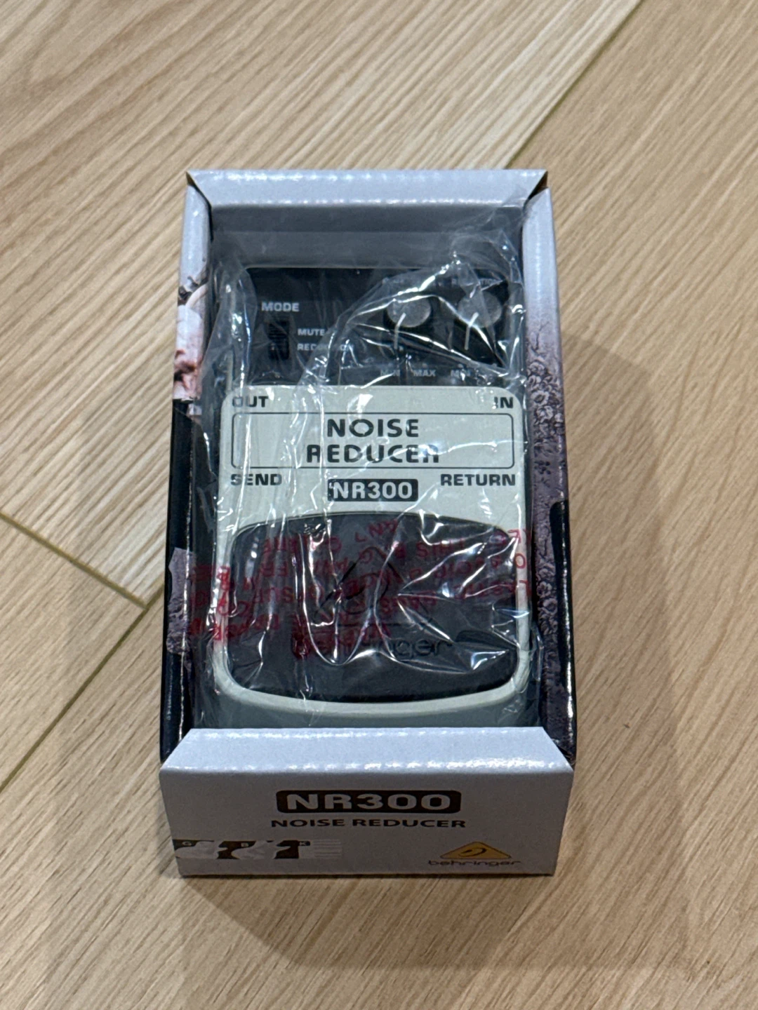 Behringer NR300 Noise Reducer Pedal - photo 2