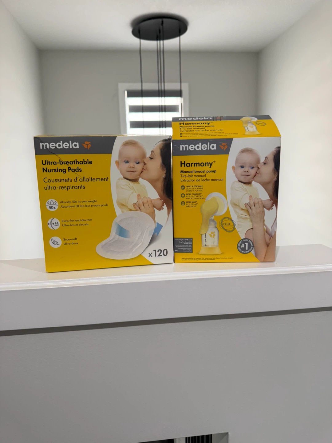 Medela Nursing Pads & Manual Breast Pump