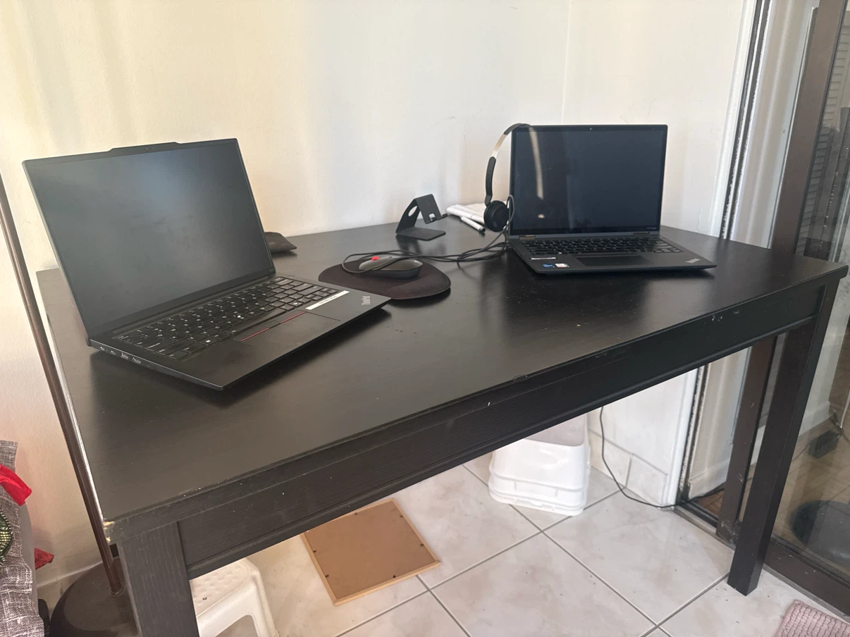 Black mesh office chair and table - photo 3