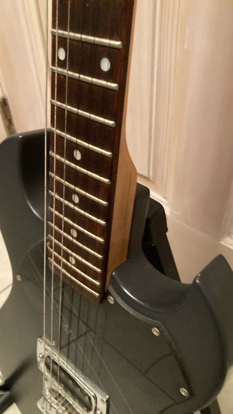 Adam Levine 222 Electric Guitar & Line 6 Amplifier Combo - photo 5