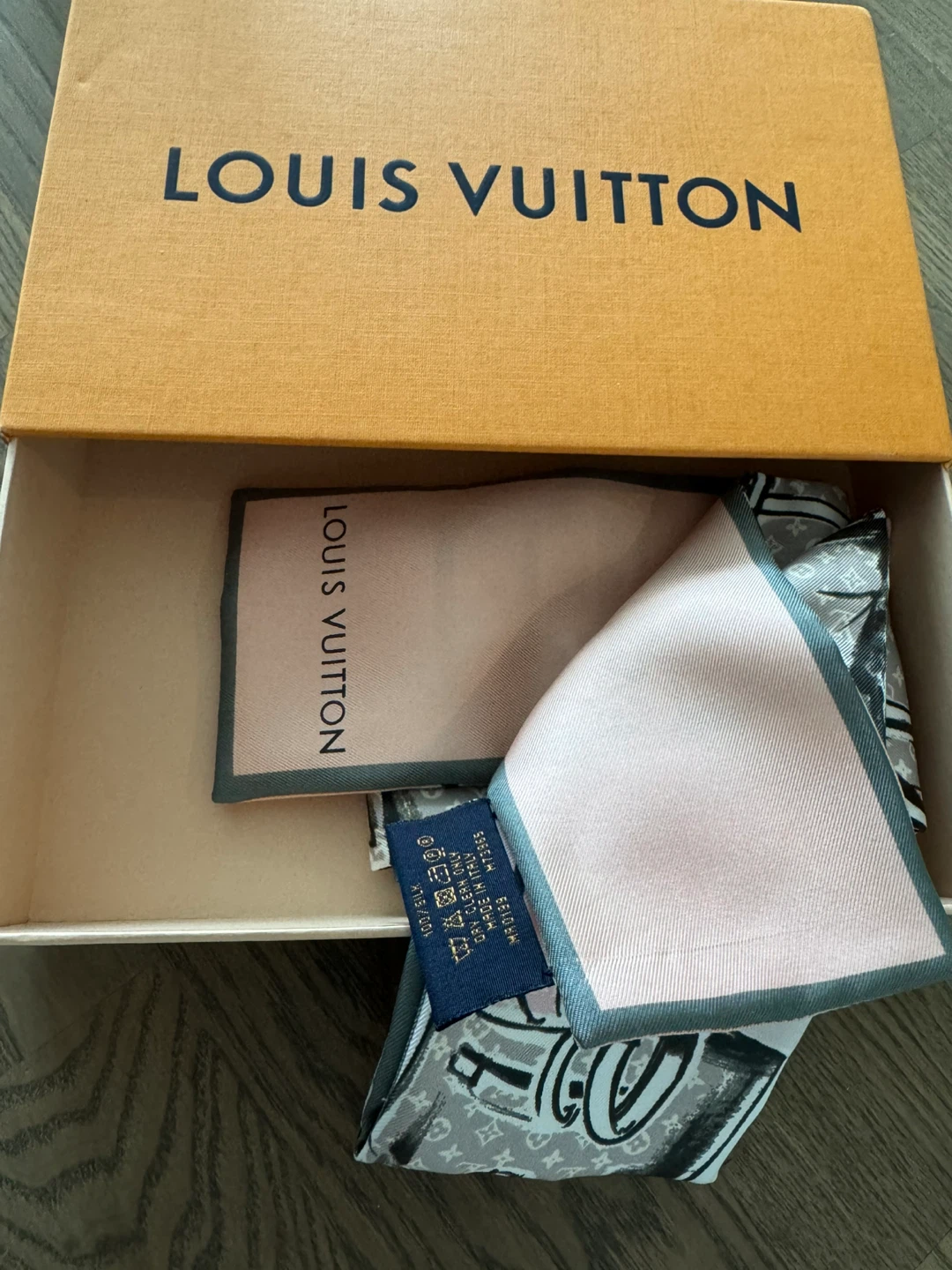Never used Louis Vuitton Silk Bandeau Scarf - photo 2