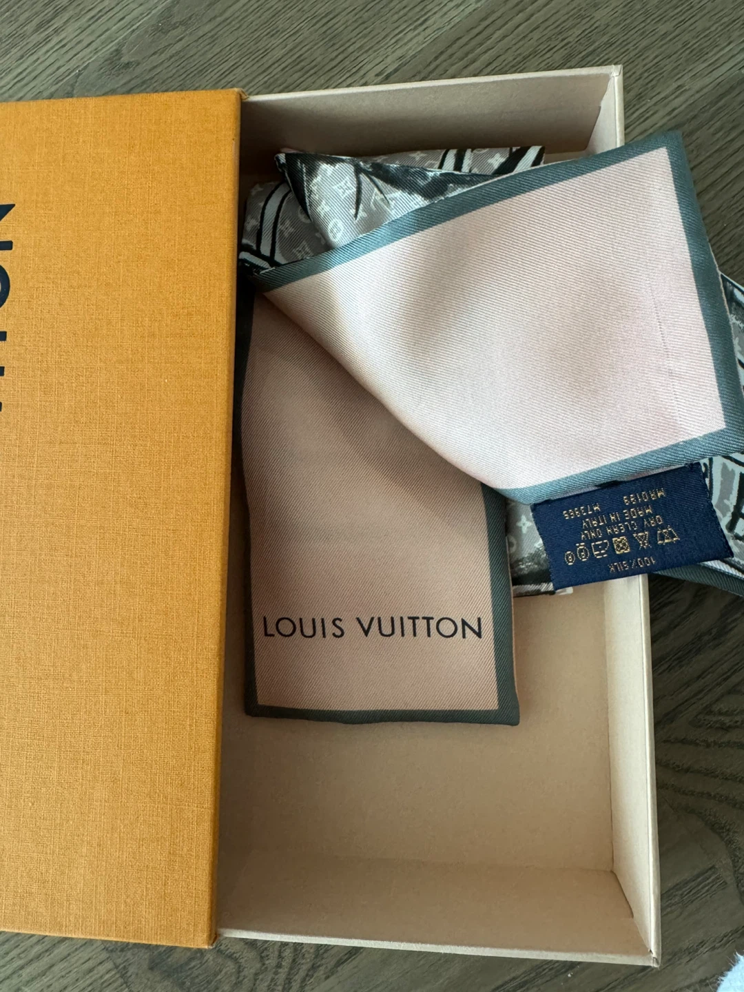 Never used Louis Vuitton Silk Bandeau Scarf - photo 3