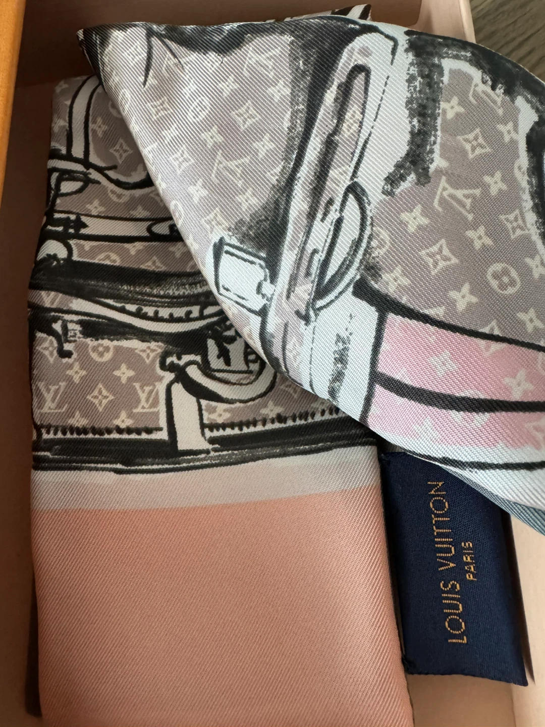 Never used Louis Vuitton Silk Bandeau Scarf - photo 4