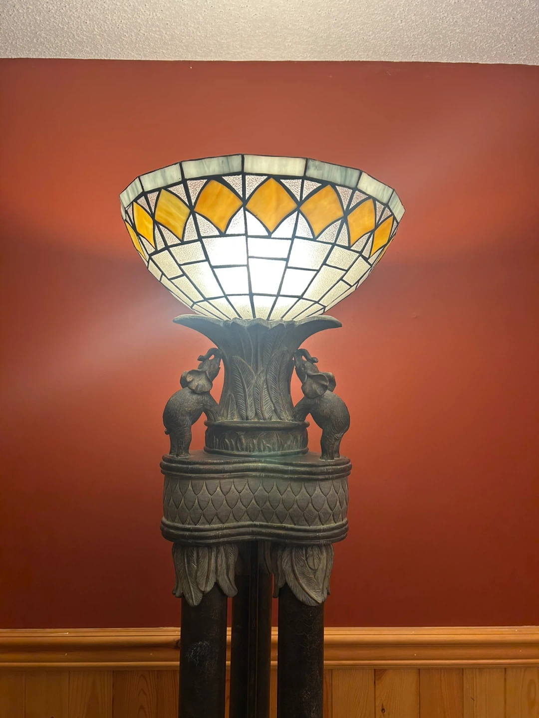A beautiful Tiffany Style stained glass torchiere floor lamp - photo 2