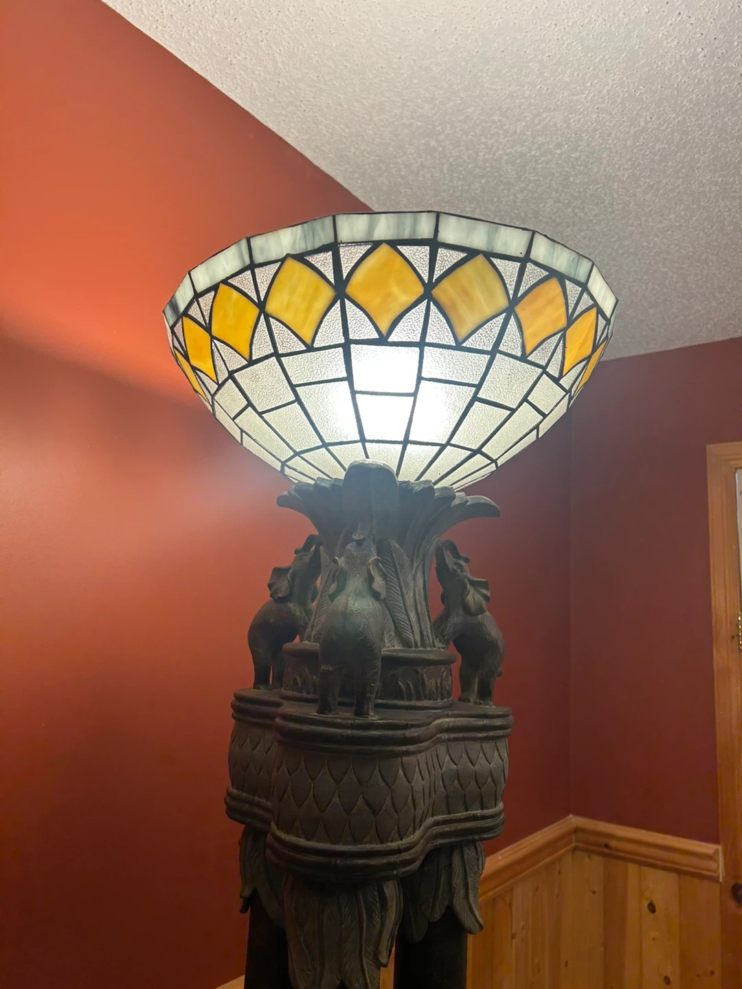 A beautiful Tiffany Style stained glass torchiere floor lamp - photo 3