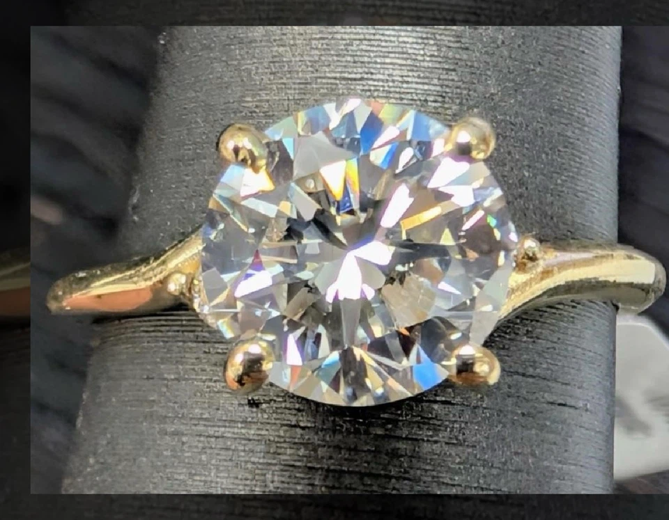Magnificent 2 Carat Engagement Solitaire!