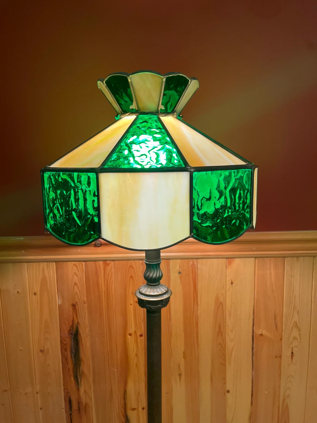 A beautiful vintage Tiffany Style stained glass floor lamp - photo 2