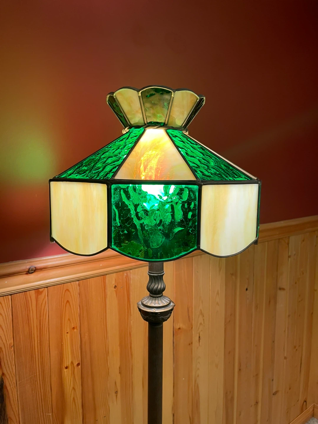 A beautiful vintage Tiffany Style stained glass floor lamp - photo 3