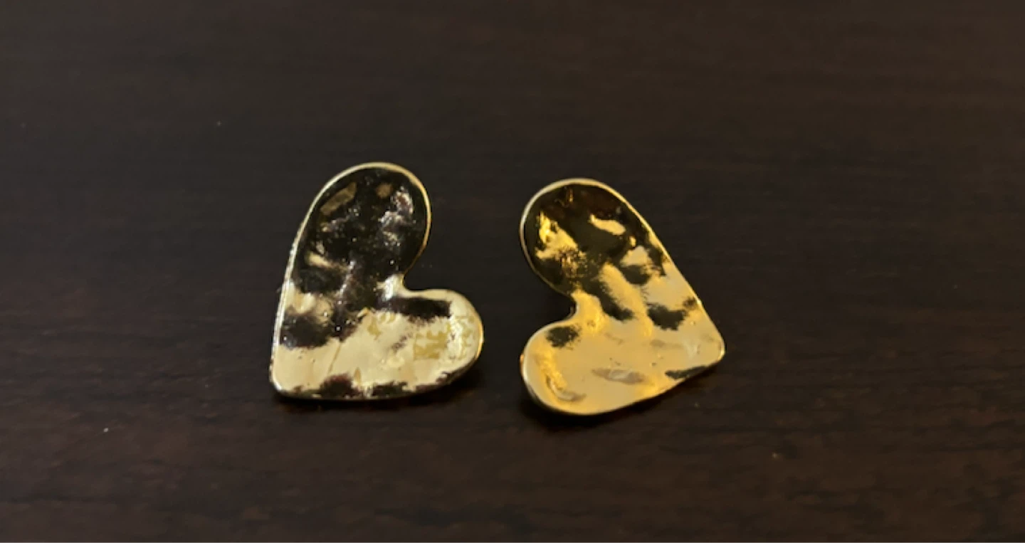 NEW-Gold-Tone Hammered Heart Stud Earrings
