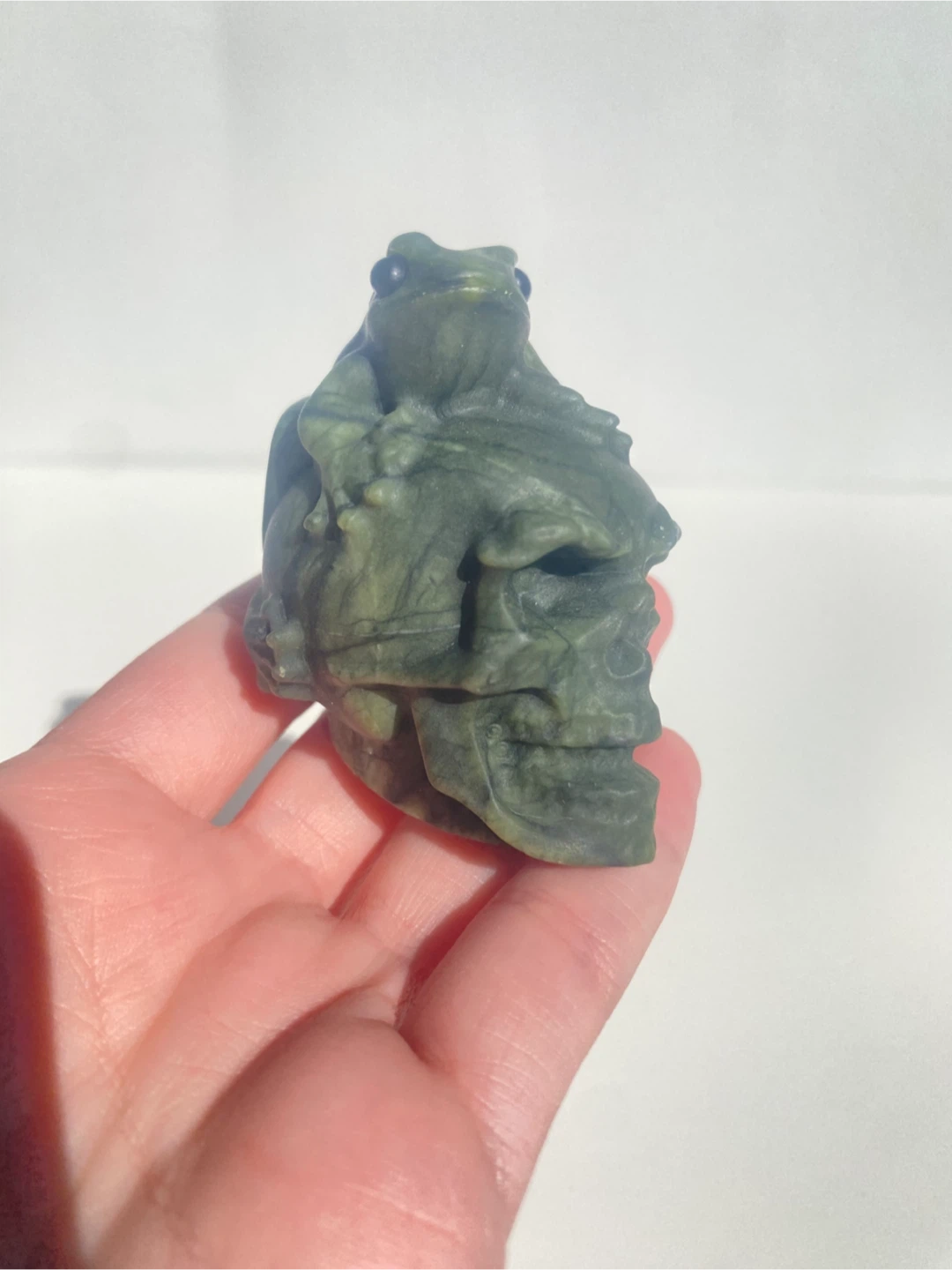 Nephrite Jade Skull with Frog Friend - photo 2