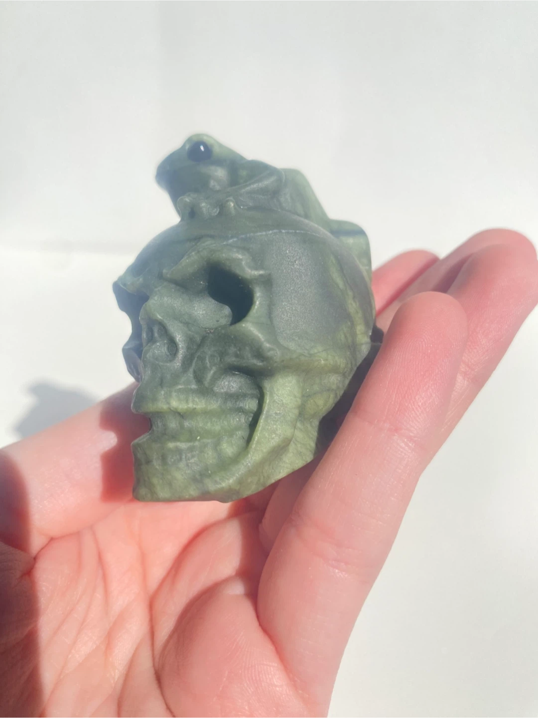 Nephrite Jade Skull with Frog Friend - photo 4
