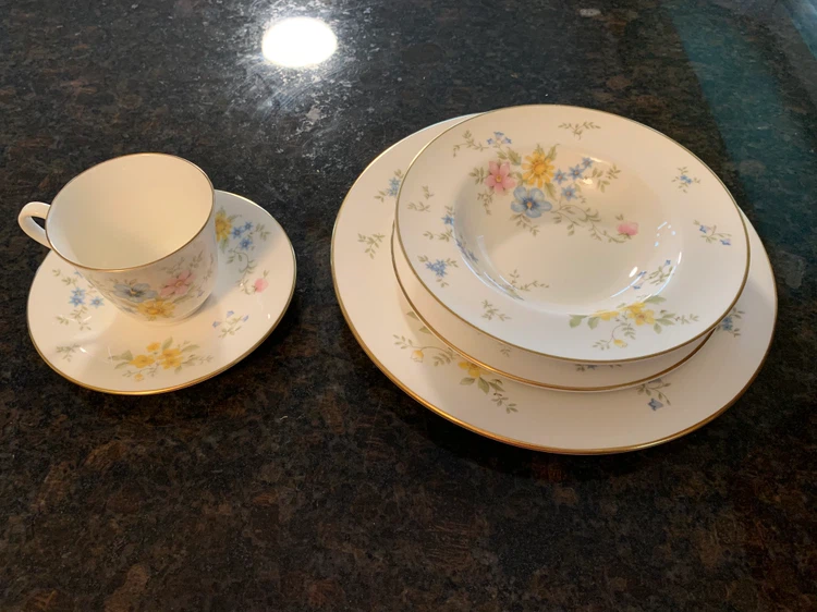 Royal Doulton "Elegy” Fine Bone China" (H 5044) Fine - photo 5