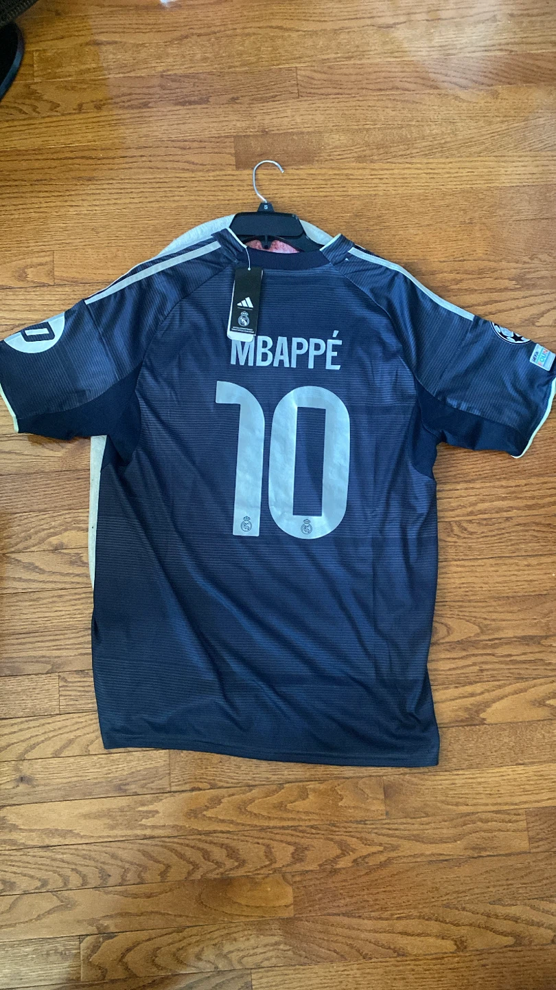 Real Madrid Mbappé 10 Jersey - photo 2