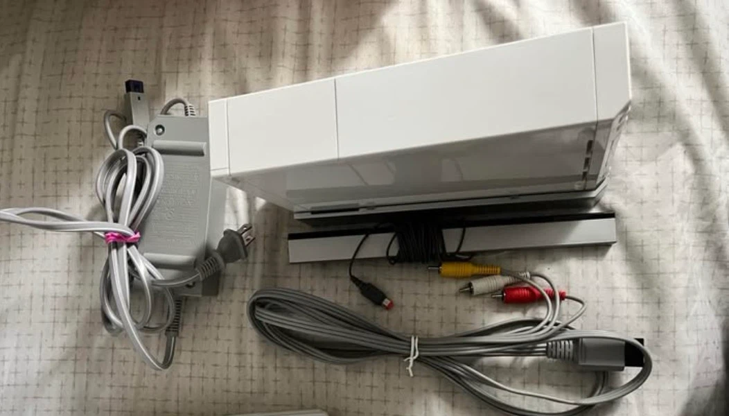 Nintendo Wii Complete Bundle + 2 Games of Your Choice - photo 3