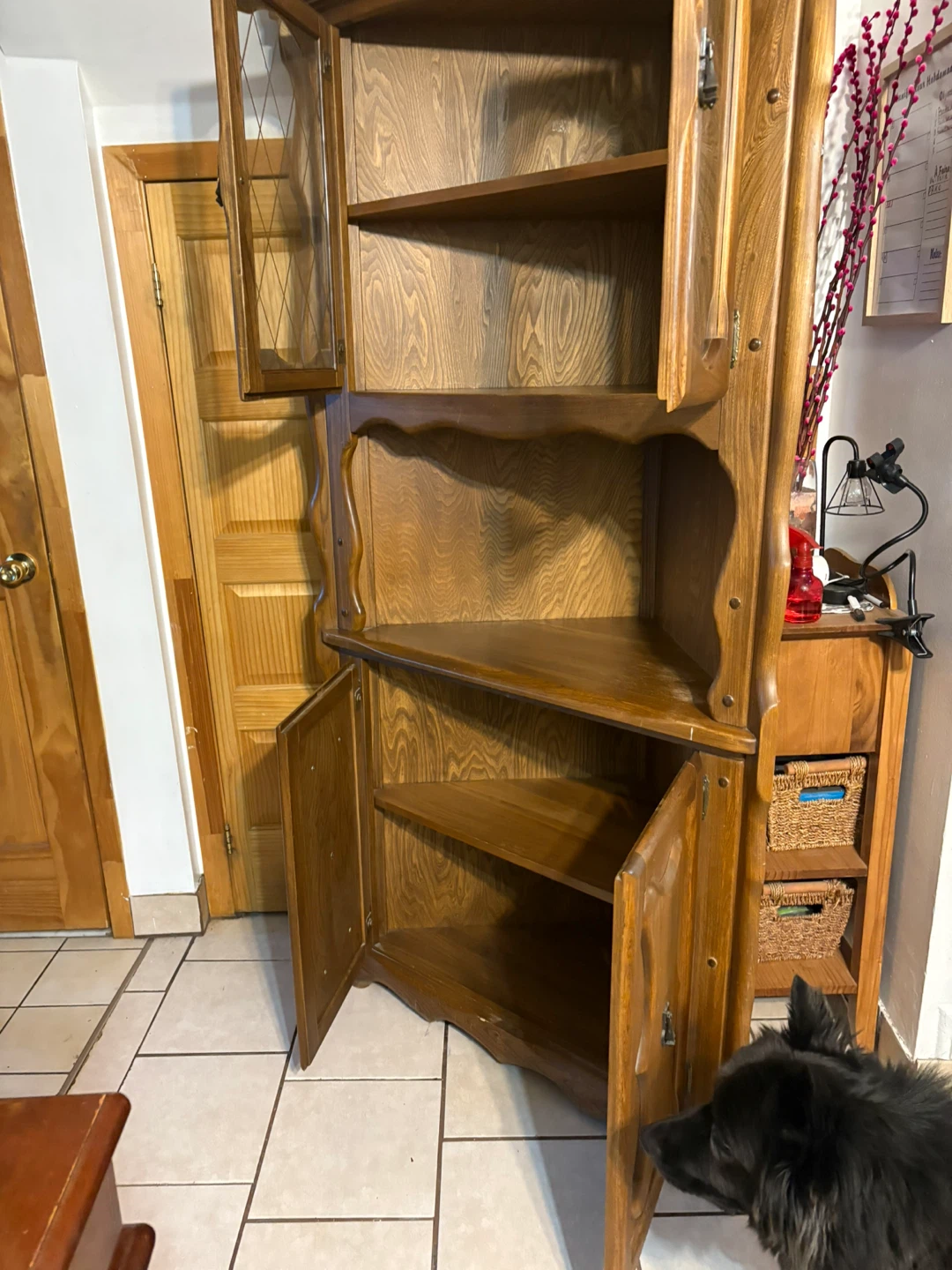 Vaisselier de coin en bois