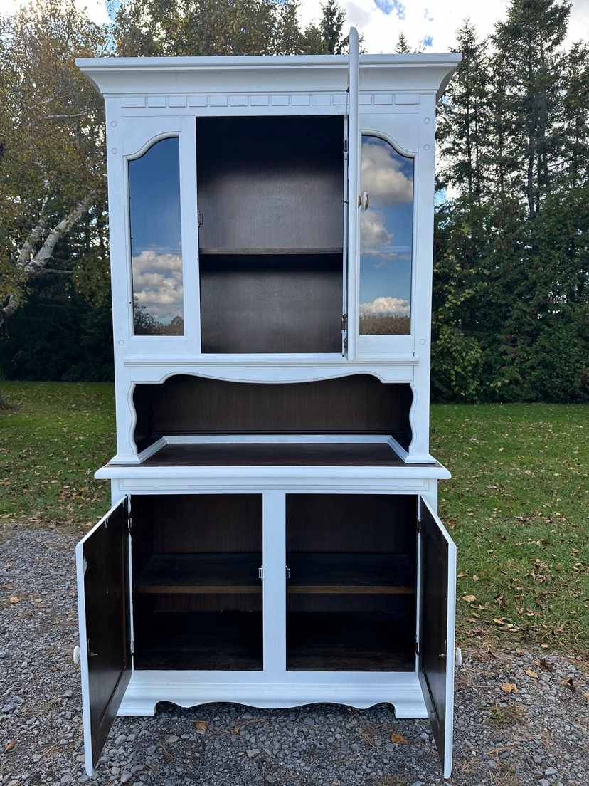 Vintage White Solid Wood 2 Piece Hutch / Cabinet (CAN DELIVER) - photo 2