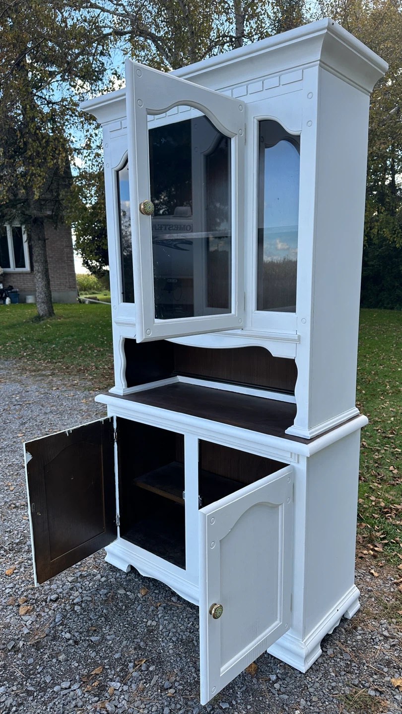 Vintage White Solid Wood 2 Piece Hutch / Cabinet (CAN DELIVER) - photo 3