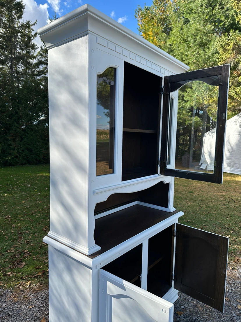 Vintage White Solid Wood 2 Piece Hutch / Cabinet (CAN DELIVER) - photo 5