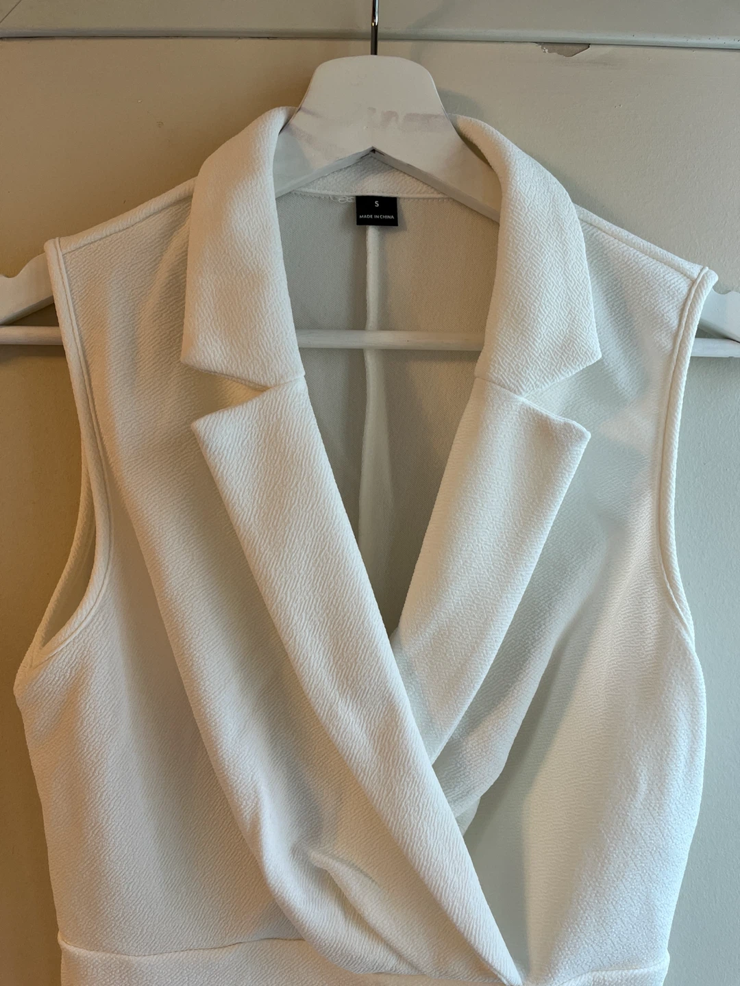 White Sleeveless Blazer Bodysuit Size Small - New - photo 2