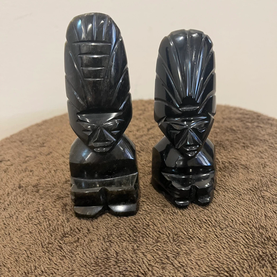 Set of 2 Obsidian Figurine Statues - photo 2