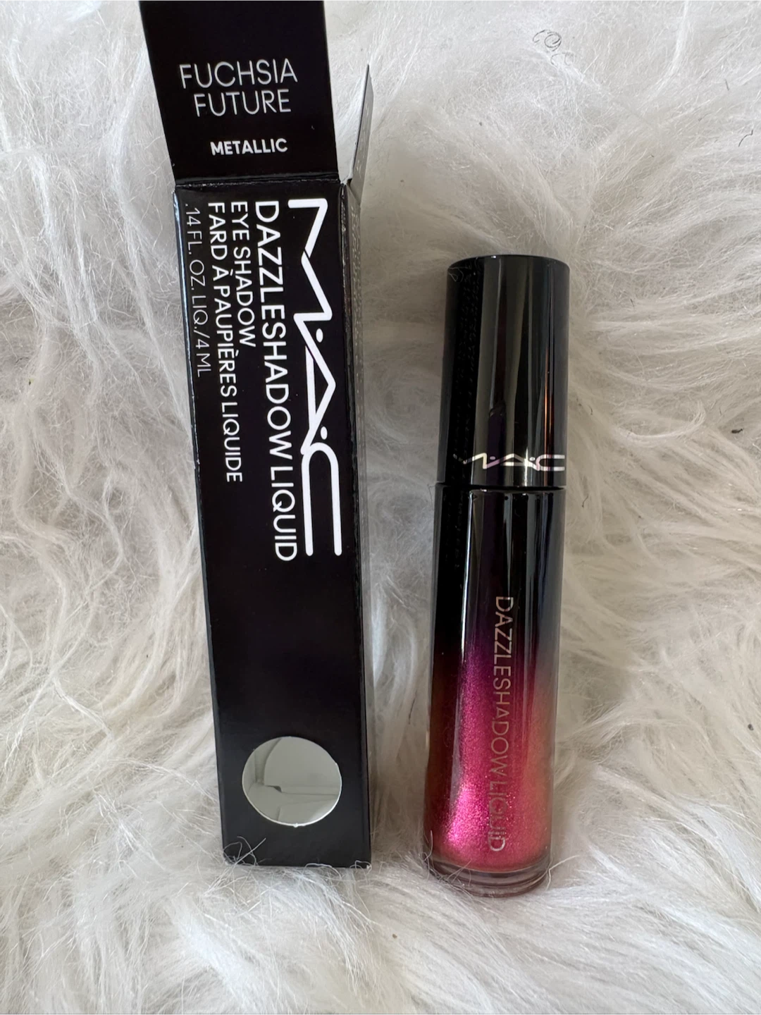 MAC Dazzleshadow Liquid in Fuchsia Future