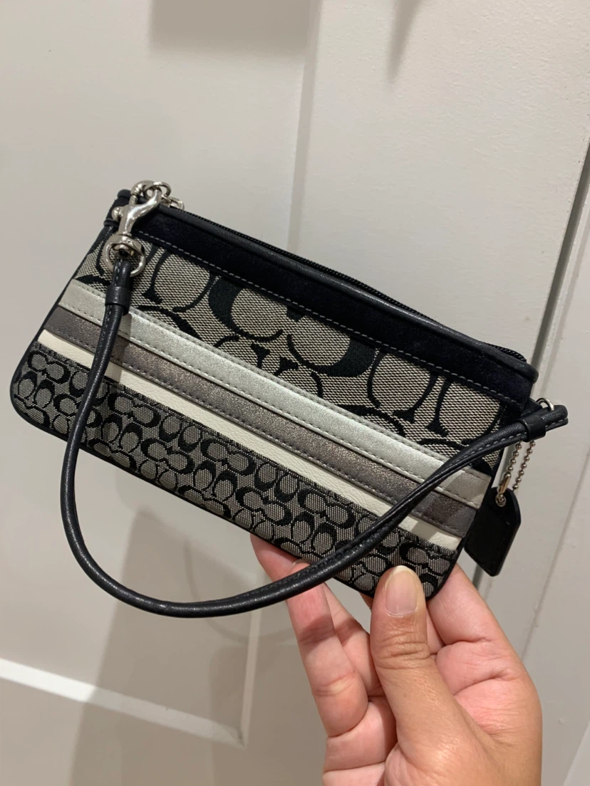 🖤 New Coach Signature Patchwork Wristlet 🖤 Price Firm!