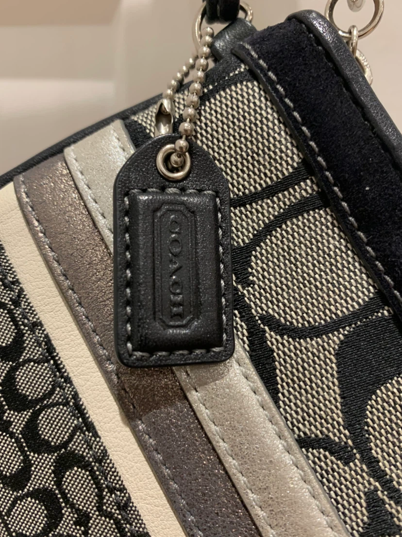 🖤 New Coach Signature Patchwork Wristlet 🖤 Price Firm! - photo 2