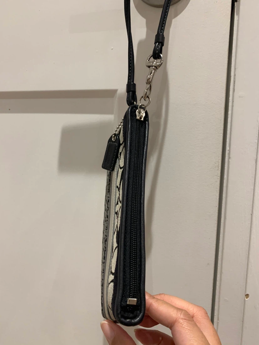 🖤 New Coach Signature Patchwork Wristlet 🖤 Price Firm! - photo 5