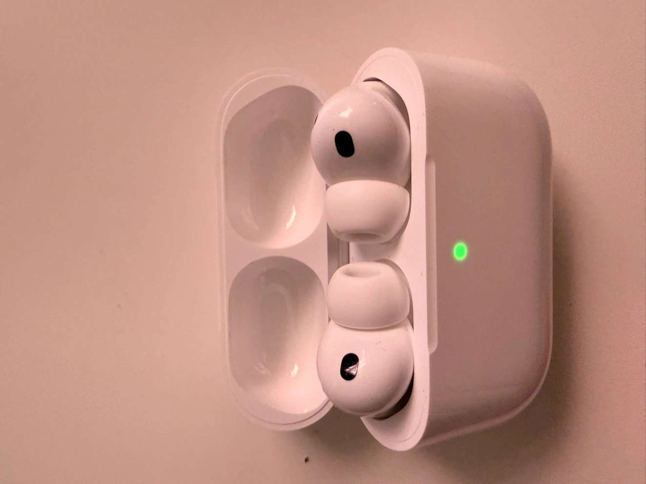 Apple AirPods Pro 3’s - photo 2