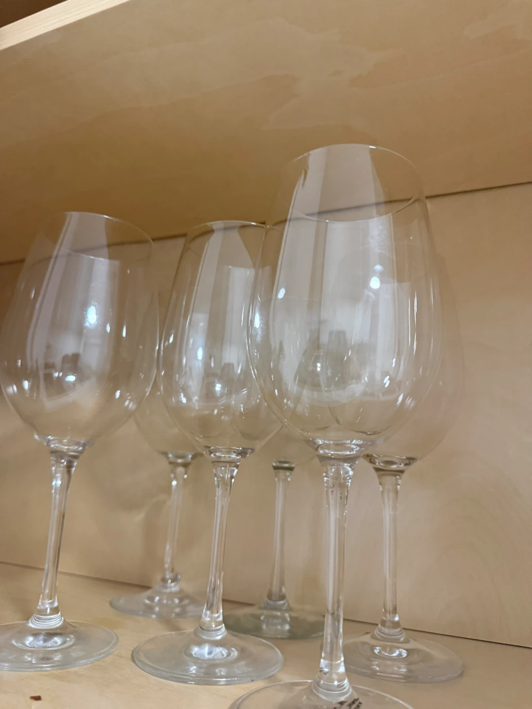 Set of 6 clear glass wine glasses