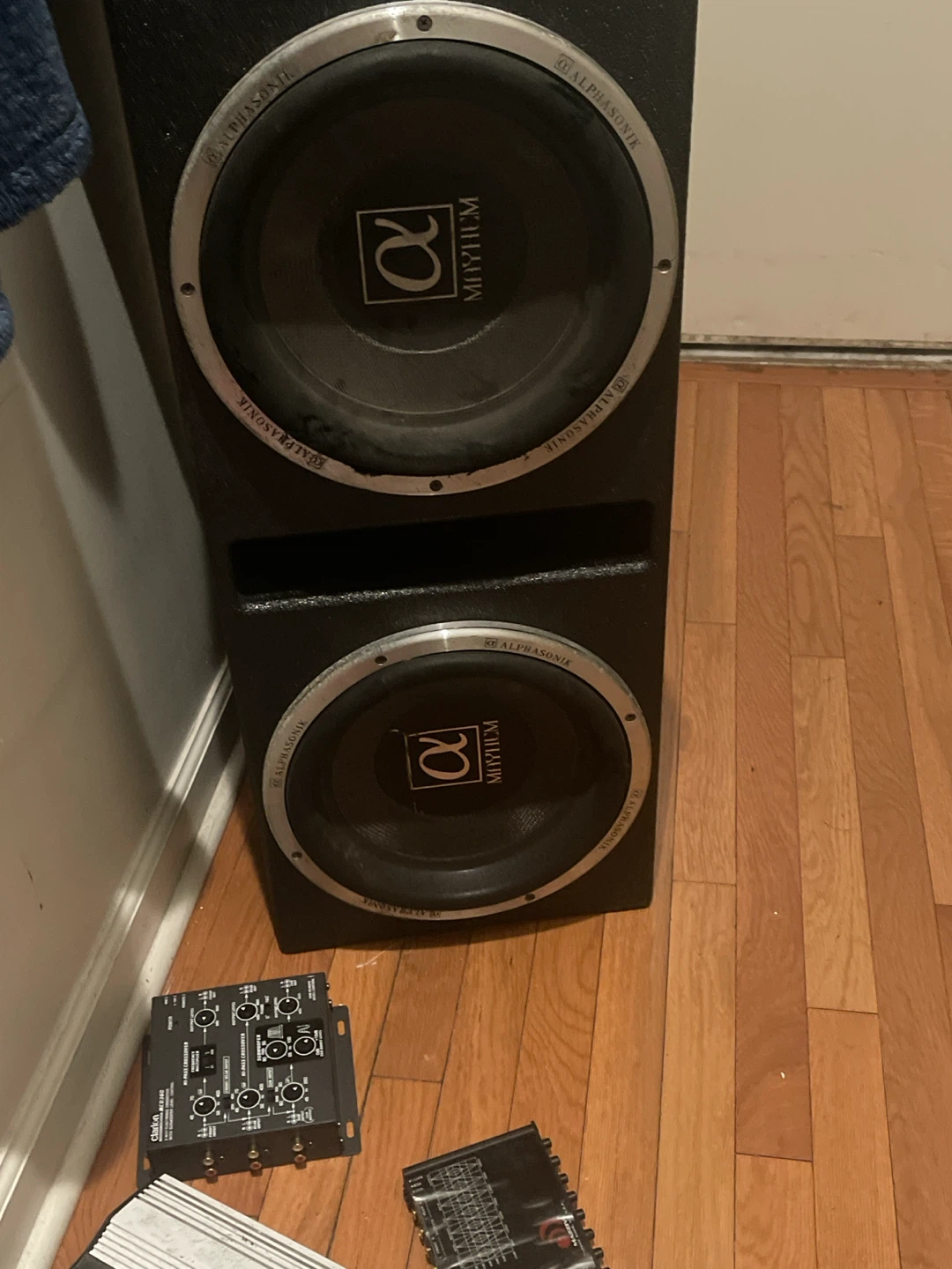 Alphasonik Mayhem Dual Subwoofer Enclosure with Crossovers