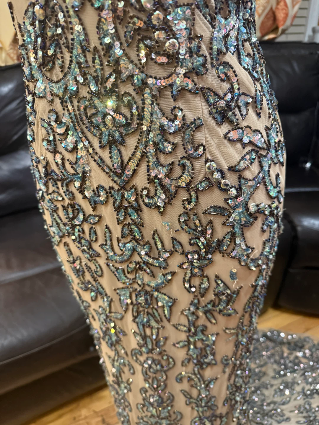 Sherri Hill beaded sequin beige dress w/ train & deep V neck 6 - photo 4
