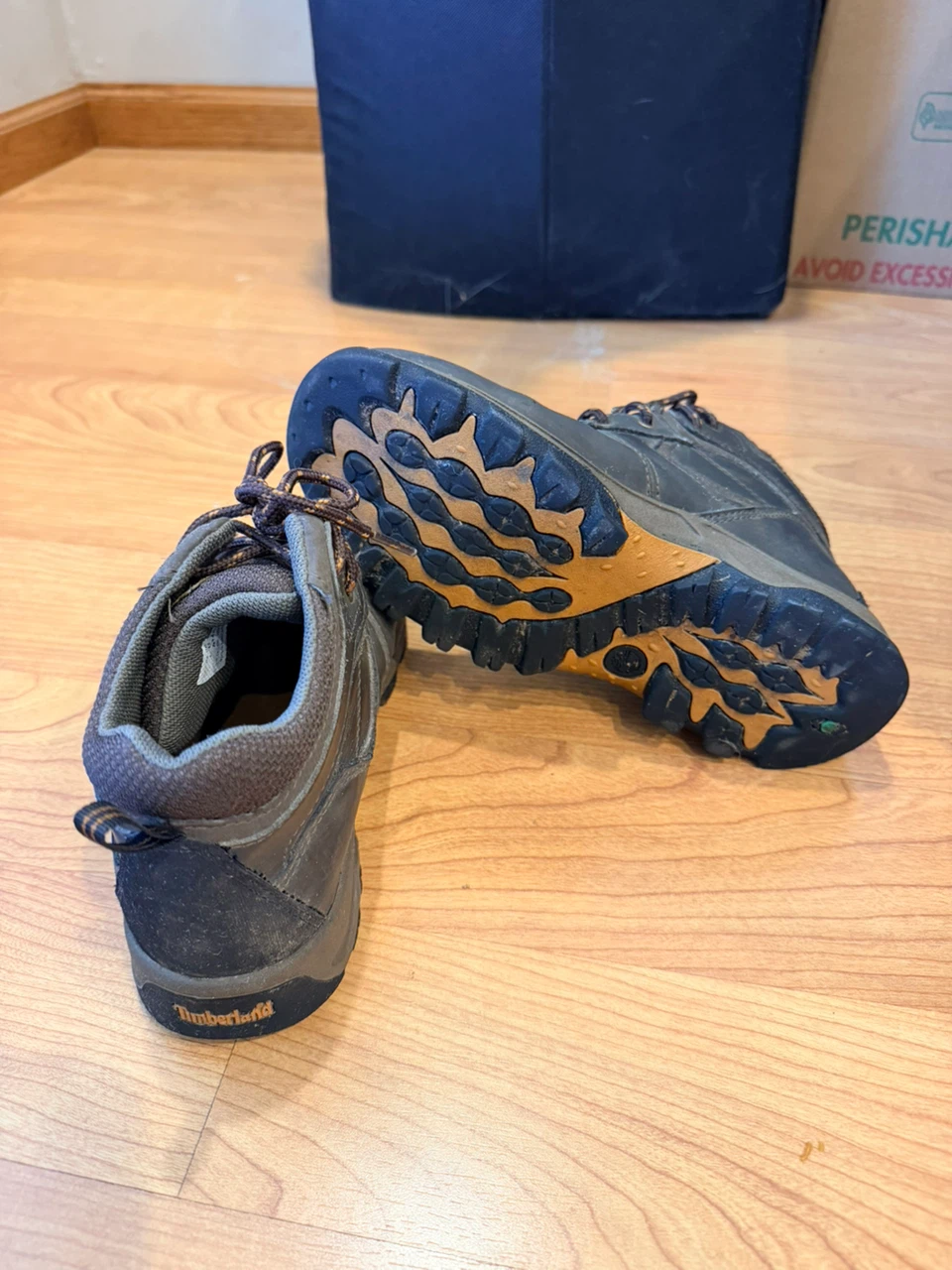 Timberland Hiking Boots Size 5 - photo 3