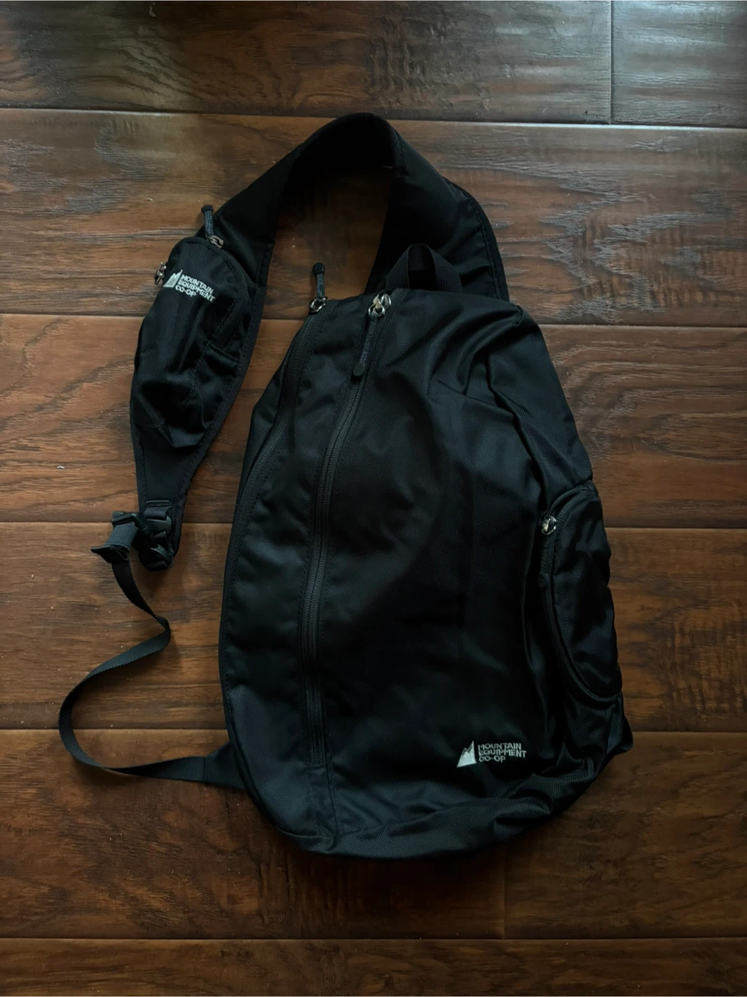 Vintage MEC Mountain Equipment Coop crossbody tri sling bag