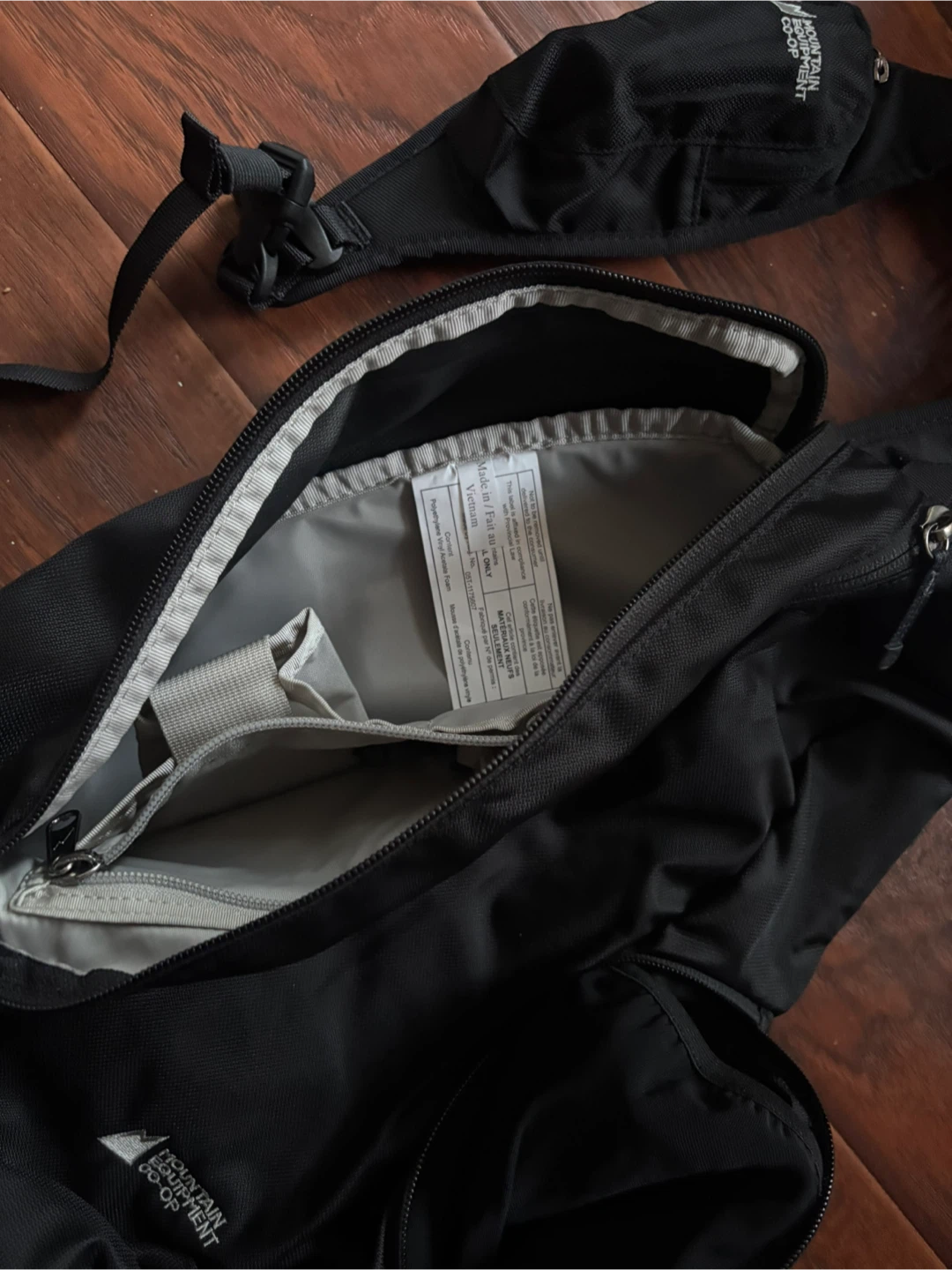 Vintage MEC Mountain Equipment Coop crossbody tri sling bag - photo 5
