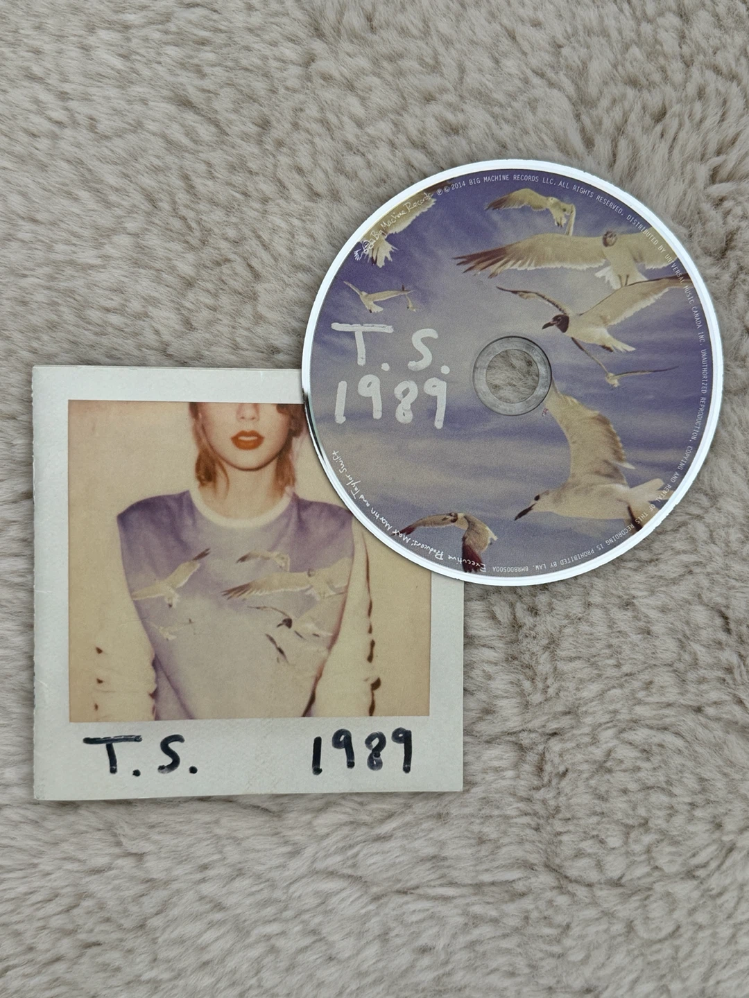 Taylor Swift 1989 CD with Photos