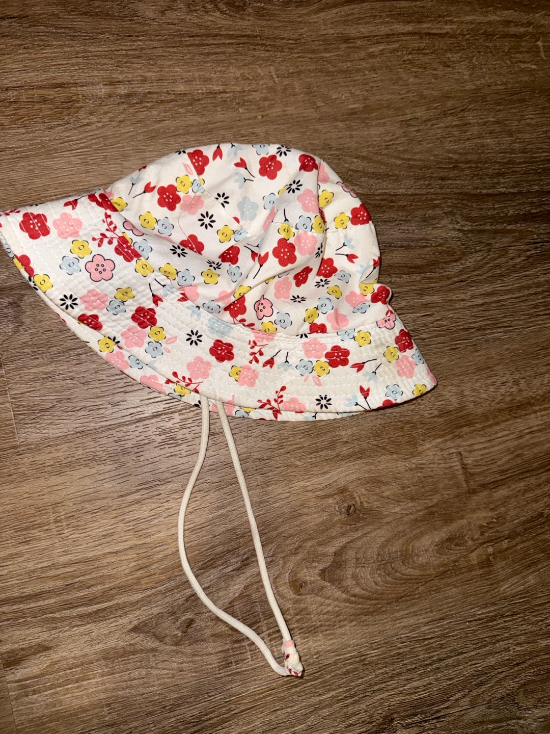 Floral pattern bucket hat with chin strap